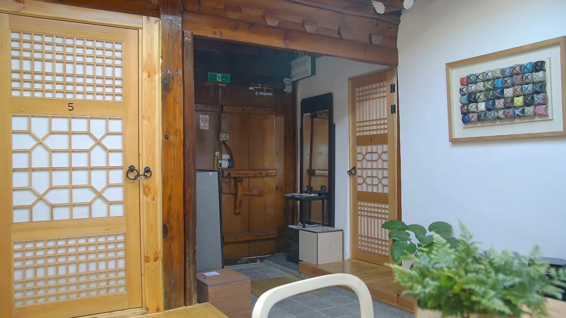 Seoul Lucky Guesthouse Hanok 2*,  South Korea